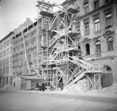 Magyarország, Budapest VIII., Diószegi Sámuel utca 14., 16. és 18. számú ház., 1954, Keveházi János, építkezés, Budapest, állvány, Fortepan #197041