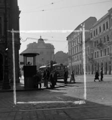 Magyarország, Budapest VIII., József körút a Harminckettesek terénél., 1954, Keveházi János, trolibusz, rendőrkalitka, Budapest, Fortepan #197046