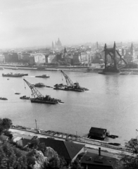 Magyarország, Budapest I.,Budapest V., a lerombolt Erzsébet híd pesti hídfője és a Belváros a Gellérthegyről nézve., 1954, Keveházi János, hajódaru, Budapest, Fortepan #197059