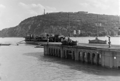 Magyarország, Budapest V., látkép árvíz idején a Dunakorzó felől a Vigadó (Molotov) téri hajóállomás és a Gellért-hegy.felé., 1954, Keveházi János, árvíz, Budapest, Fortepan #197079