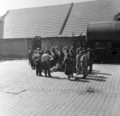 Magyarország, Budapest X., Maglódi út 6., Növényolaj és Szappangyár., 1955, Keveházi János, Budapest, képarány: négyzetes, lefolyó, tartálykocsi, munkásgyűlés, Fortepan #197193