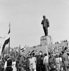 Magyarország, Budapest XIV., Ötvenhatosok tere (Sztálin tér), Sztálin szobor., 1954, Keveházi János, Budapest, szobor, Sztálin ábrázolás, Fortepan #197243