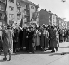 Magyarország, Budapest XIV., Stefánia (Vorosilov) út az Egressy út és Jurisich utca között, május 1-i felvonulás résztvevői., 1955, Keveházi János, Budapest, transzparens, Vorosilov ábrázolás, Fortepan #197251