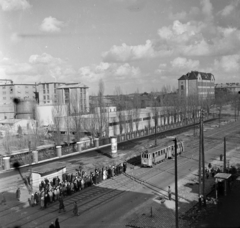 Magyarország, Budapest X., Maglódi út 6., Növényolaj és Szappangyár., 1955, Keveházi János, Budapest, kerítés, képarány: négyzetes, látkép, tömeg, hirdetőoszlop, villamos, gyártelep, jelmondat, Fortepan #197283