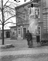 Magyarország, Sopron, Sas tér., 1936, Fortepan, plakát, hirdetőoszlop, közkút, Modiano, Fortepan #19741