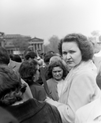 Hungary, Budapest XIV., Hősök tere, május 1-i ünnepség., 1957, Keveházi János, Budapest, hairdo, lady, looking back, Fortepan #197491