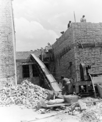 1957, Keveházi János, conveyor belt, construction, brick wall, Fortepan #197497