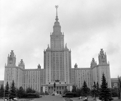 Russia, Moscow, Lomonoszov Egyetem., 1965, Gyöngyi, Soviet Union, sculpture, university, socialist realism, Red Star, Mikhail Lomonosov-portrayal, Lev Rudnev-design, Fortepan #1975