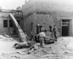 1957, Keveházi János, conveyor belt, construction, mortar box, Fortepan #197505