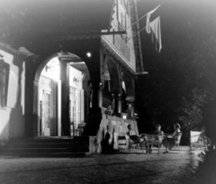 Hungary, Buják, a Budapesti Konzervgyár Üdülője az egykor vadászkastélyban., 1957, Keveházi János, terrace, night, Fortepan #197539