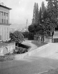 Olaszország, Firenze, a Giardino di Boboliból fotózva, balra a Palazzo Pitti, jobbra az Amfiteatro, a háttérben középen a Palazzo Vecchio tornya., 1935, Fortepan, palota, Arnolfo di Cambio-terv, Fortepan #19755