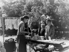 1957, Keveházi János, seller, headscarf, sweets, Fortepan #197555