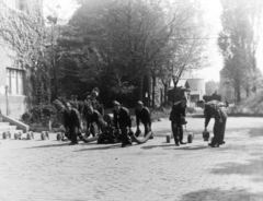 Hungary, Budapest X., Maglódi út 6., a Növényolaj és Szappangyár udvara, a gyár tűzoltócsapata., 1957, Keveházi János, Budapest, firefighter, practice, Fortepan #197580