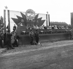 Magyarország, Budapest X., Halom utcai sporttelep, a kőbányai munkásőrzászlóalj zászlóavató és névadó ün­nepsége 1958. május 17-én., 1958, Keveházi János, munkásőr, Budapest, képarány: négyzetes, Fortepan #197646