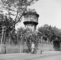 Magyarország, Budapest X., Ihász utca 29., víztorony a Fővárosi Vízművek telepén., 1958, Keveházi János, Budapest, kerítés, képarány: négyzetes, Fortepan #197661