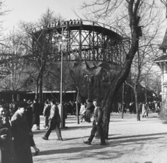 Magyarország, Városliget,Vidámpark, Budapest XIV., szemben a Hullámvasút., 1958, Keveházi János, vidámpark, Budapest, képarány: négyzetes, Fortepan #197669