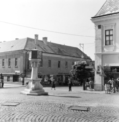 Magyarország, Veszprém, Szabadság tér, háttérben balra a Bakony szálló., 1958, Keveházi János, szálloda, Fortepan #197720