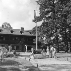 Magyarország, Csesznek, Gézaháza, turistaház., 1959, Keveházi János, zászlórúd, Fortepan #197739