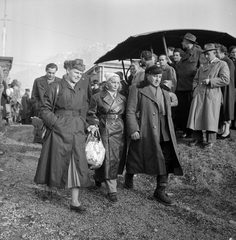 Svájc, Buchs, magyar menekültek., 1956, ETH Zürich, Comet Photo AG/Jack Metzger, bőrkabát, képarány: négyzetes, télikabát, cekker, Fortepan #197836