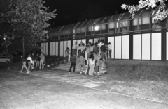 Magyarország,Balaton, Siófok, a Beszédes József sétány eleje és a Balaton között a Siótour Üdülőhelyi Klub., 1985, Szalay Zoltán, Fortepan #197900