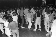 Magyarország,Balaton, Siófok, a Beszédes József sétány eleje és a Balaton között a Siótour Üdülőhelyi Klub., 1985, Szalay Zoltán, Fortepan #197901