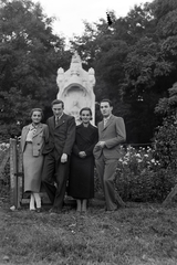 Magyarország, Cece, Erzsébet királyné szobra (Zala György)., 1935, Privát Fotó és Film Archívum-Höfler Tibor gyűjtemény, szobor, emlékmű, Erzsébet királyné-ábrázolás, Zala György-terv, Fortepan #19792