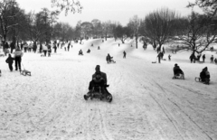 Magyarország, Tabán, Budapest I., szánkópálya a Naphegy utca és a Krisztina körút között., 1983, Szalay Zoltán, Budapest, Fortepan #197923