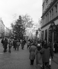 Magyarország, Budapest V., Váci utca a Vörösmarty tér felé nézve., 1986, Szalay Zoltán, Budapest, Fortepan #197976