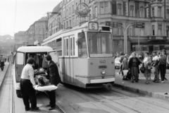 Magyarország, Budapest II., Margit híd budai hídfő, baleset a villamosmegállóban., 1986, Szalay Zoltán, Budapest, Fortepan #198067