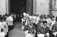 Magyarország, Esztergom, Lékai László esztergomi érsek, prímás, bíboros gyászszertartása a Bazilika előtt 1986. július 8-án. A főcelebráns Franz König bíboros, nyugalmazott bécsi érsek., 1986, Szalay Zoltán, Fortepan #198184