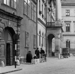 Hungary, Sopron, Fő (Beloiannisz) tér, szemben a Megyeháza (ekkor Járási Hivatal, ma az Önkormányzat egyik épülete)., 1971, Szalay Zoltán, public building, Fortepan #198340