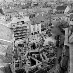 Hungary, Sopron, kilátás a Tűztoronyból az Előkapu és a Várkerület (Lenin körút) felé. Előtérben a városfal feltárási munkái látszanak., 1971, Szalay Zoltán, Fortepan #198342