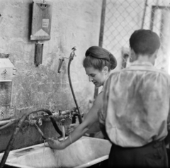 Magyarország, Salgótarján, Rákóczi út 53-55., Salgótarjáni Vasöntöde és Tűzhelygyár., 1965, Szalay Zoltán, mosdó, Fortepan #198367