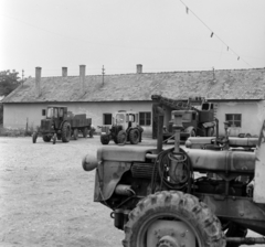 Magyarország, Lovasberény, 1968, Szalay Zoltán, traktor, teherautó, autódaru, MAZ-200, Fortepan #198380