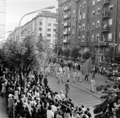 Bulgária, Szófia, Vitosa sugárút, a résztvevők a IX. Világifjúsági Találkozó (VIT) nyitó ünnepségére vonulnak a Levszki Stadionba., 1968, Szalay Zoltán, Fortepan #198470