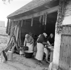 1966, Szalay Zoltán, kondér, nők, paprikafüzér, főzőüst, főzés, Fortepan #198594