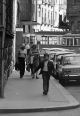 Magyarország, Budapest VIII., a Csokonai utca a Bezerédj utcától a Népszínház utca felé nézve, háttérben a Víg utca., 1975, Szalay Zoltán, Budapest, Fortepan #198824