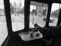 Hungary, Budapest XIII., Váci út, szemben a Szent Margit (Élmunkás) tér, az Árpád-házi Szent Margit-templom, jobbra a Ferdinánd (Élmunkás) híd felhajtója., 1976, Szalay Zoltán, Budapest, Fortepan #198858