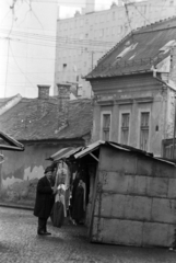 Magyarország, Debrecen, Kazinczy utca a Senyei-Oláh István utca felé nézve, háttérben a Csapó utca panelházai., 1974, Szalay Zoltán, Fortepan #198896