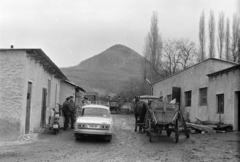 Magyarország, Nemesgulács, József Attila utca 29., háttérben a Gulács., 1974, Szalay Zoltán, rendszám, Simson Star, Skoda 100, Fortepan #198912