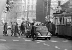 Hungary, Budapest VII.,Budapest VIII., Rákóczi út a Blaha Lujza tér felé nézve, jobbra a Szent Rókus-kápolna és a Rókus kórház., 1972, Szalay Zoltán, Budapest, Fortepan #198930