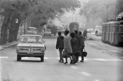 Hungary, Budapest VII.,Budapest VIII., Rákóczi út, a felvétel a Gyulai Pál utca torkolata közelében készült., 1972, Szalay Zoltán, number plate, Zaporozhetz-brand, learner driver, crosswalk, Budapest, Fortepan #198932