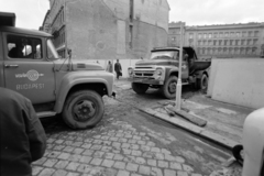 Magyarország, Budapest VIII., Üllői út, szemben a Szabó Ervin tér és a Baross utca házai. Az Üllői út és a Baross utca között itt nyílott egy névtelen utca az építkezés során., 1974, Szalay Zoltán, Budapest, ZIL 555 MMZ, Fortepan #199016