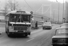 Magyarország, Budapest V., Március 15. tér, háttérben a Erzsébet híd., 1977, Szalay Zoltán, rendszám, Budapest, Fortepan #199034