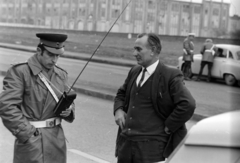 Hungary, Budapest XI., a Budaörsi út, közúti ellenőrzés a Petőfi laktanya előtt. Háttérben a Pamuttextilművek (később Dorottya udvar) épülete., 1972, Szalay Zoltán, Budapest, Fortepan #199038