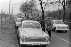 Hungary, Budapest XIV., Kerepesi út, közúti ellenőrzés, balra a metró kerítése, jobbra a Pillangó (Varga Gyula András) park épületei., 1972, Szalay Zoltán, number plate, Budapest, cop, Fortepan #199042