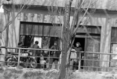 Magyarország, Pilisszentkereszt, Dobogókői út, eszpresszó és falatozó a Cserfa utca sarkán., 1979, Szalay Zoltán, Jawa-márka, Jawa Mustang, Fortepan #199047