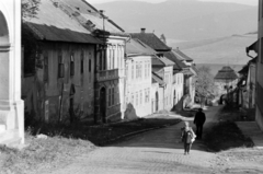 Szlovákia, Szepesváralja, Szepeshely (ekkor önálló, ma a város része), a kanonoksor végénél az Alsó (keleti) kapu, Dolná (východná) brána., 1970, Szalay Zoltán, Fortepan #199224