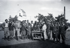 Magyarország, Mezőhegyes, 18-as major, a háttérben balra egy zabsilótorony., 1931, Anders Gyula, Fortepan #199283