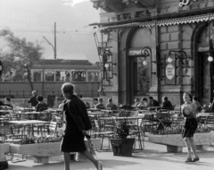 Magyarország, Budapest V., Vigadó tér, a Dunacorso étterem kerthelyisége a Thonet-udvar előtt., 1964, Antal Gábor, Budapest, terasz, Fortepan #199286